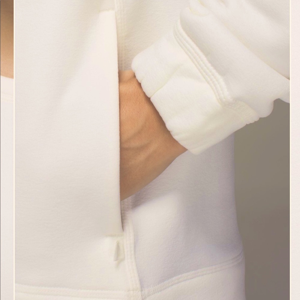 $128 Lululemon Cozy White Snapshot sweatshirt Sz6 - Picture 2 of 4